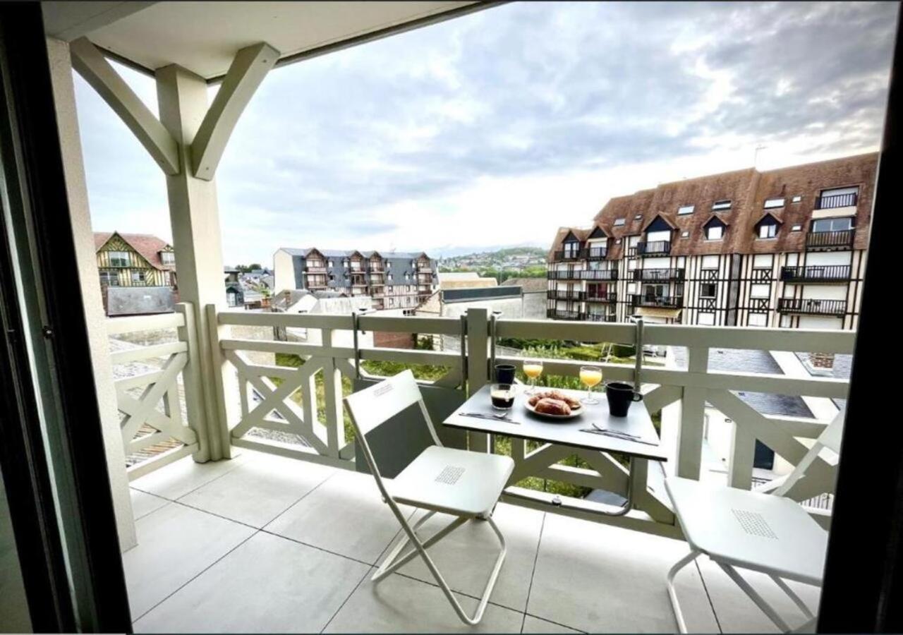 Apartmán Sejour Authentique - Balcon, Parking & Wifi Ultra-Rapide Deauville Exteriér fotografie